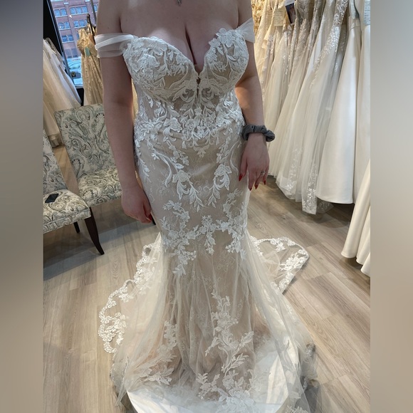 Evangeline Elysee wedding dress - Picture 6 of 7